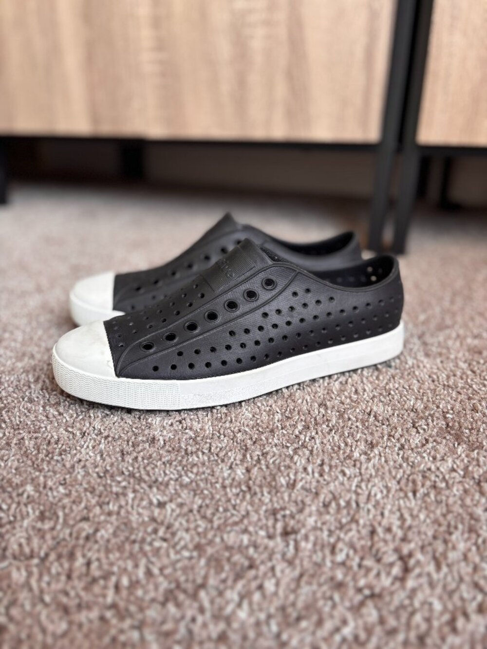 Native Jefferson Black White Slip On Sneakers Waterproof Unisex Mens 6 Womens 8
